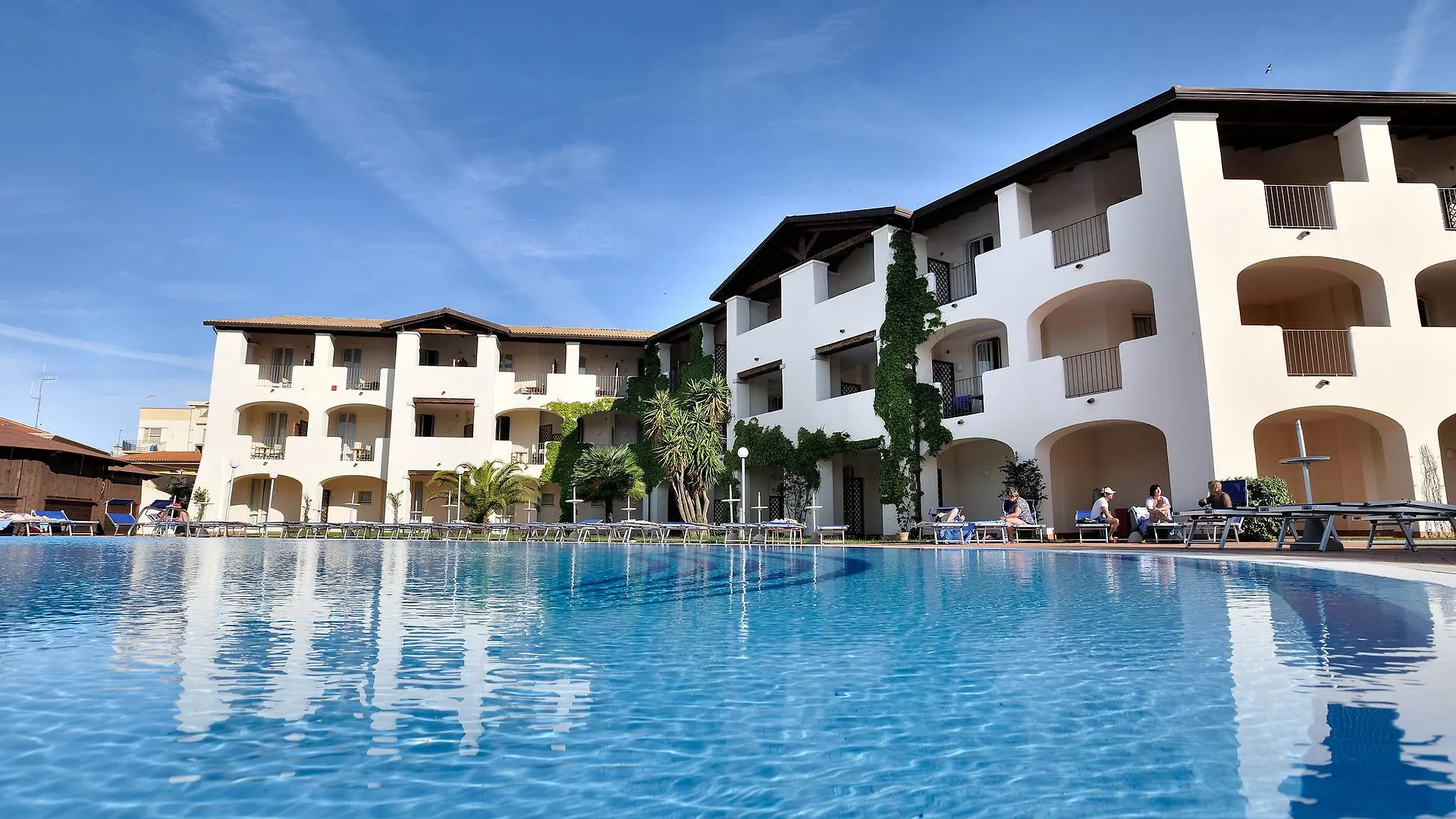 Cala Della Torre Resort La Caletta 4*,